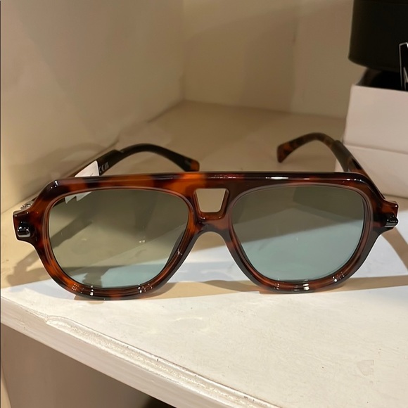 Accessories - Stylish‎ Tortoiseshell Sunglasses